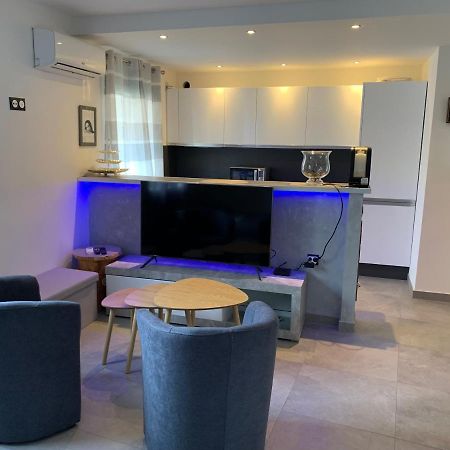 Grand Studio Tres Agreable Avec Bar, Cuisine Et Terrasse Cagnes-sur-Mer Bagian luar foto