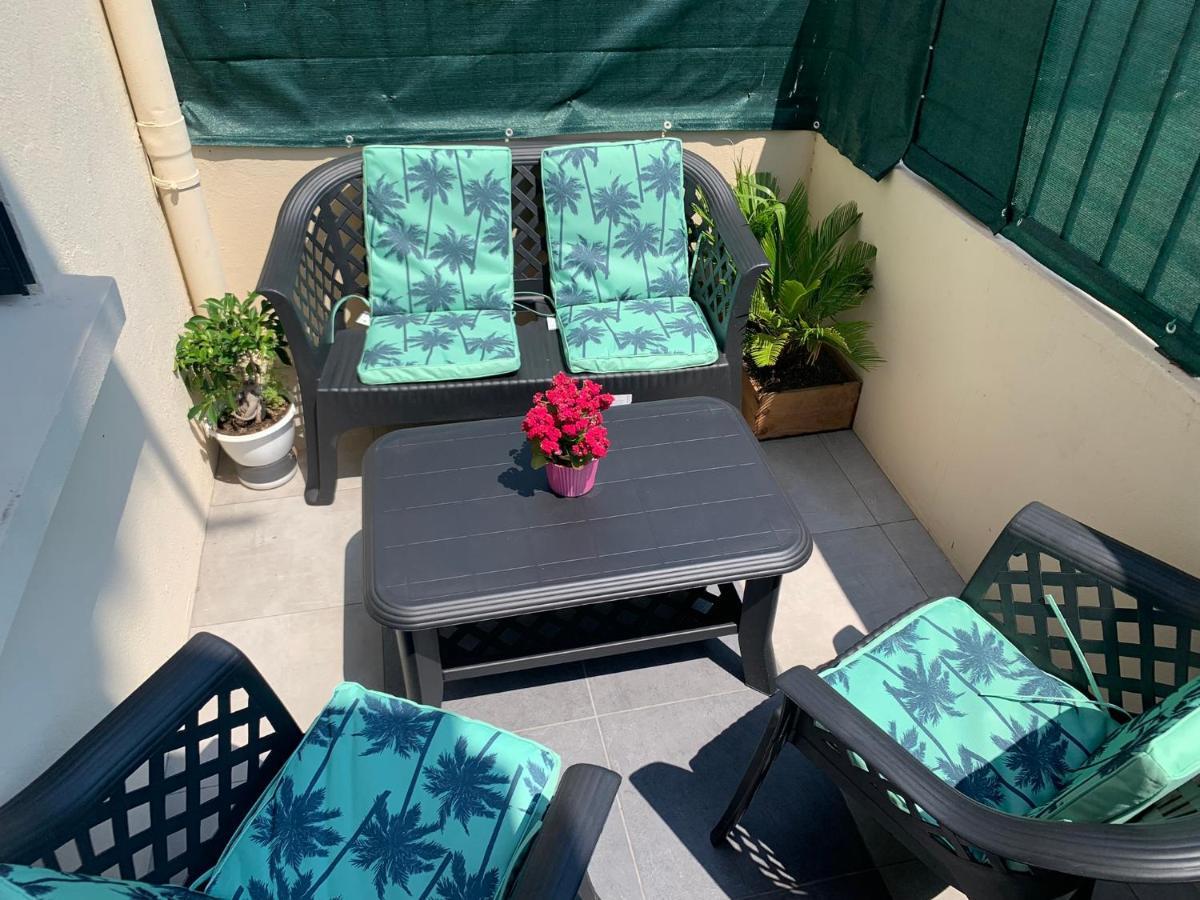 Grand Studio Tres Agreable Avec Bar, Cuisine Et Terrasse Cagnes-sur-Mer Bagian luar foto