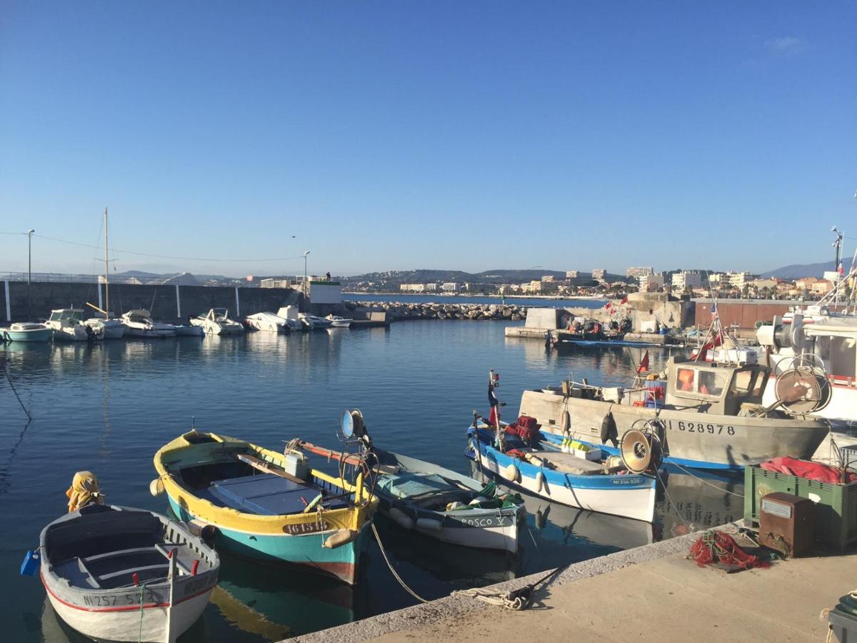 Grand Studio Tres Agreable Avec Bar, Cuisine Et Terrasse Cagnes-sur-Mer Bagian luar foto