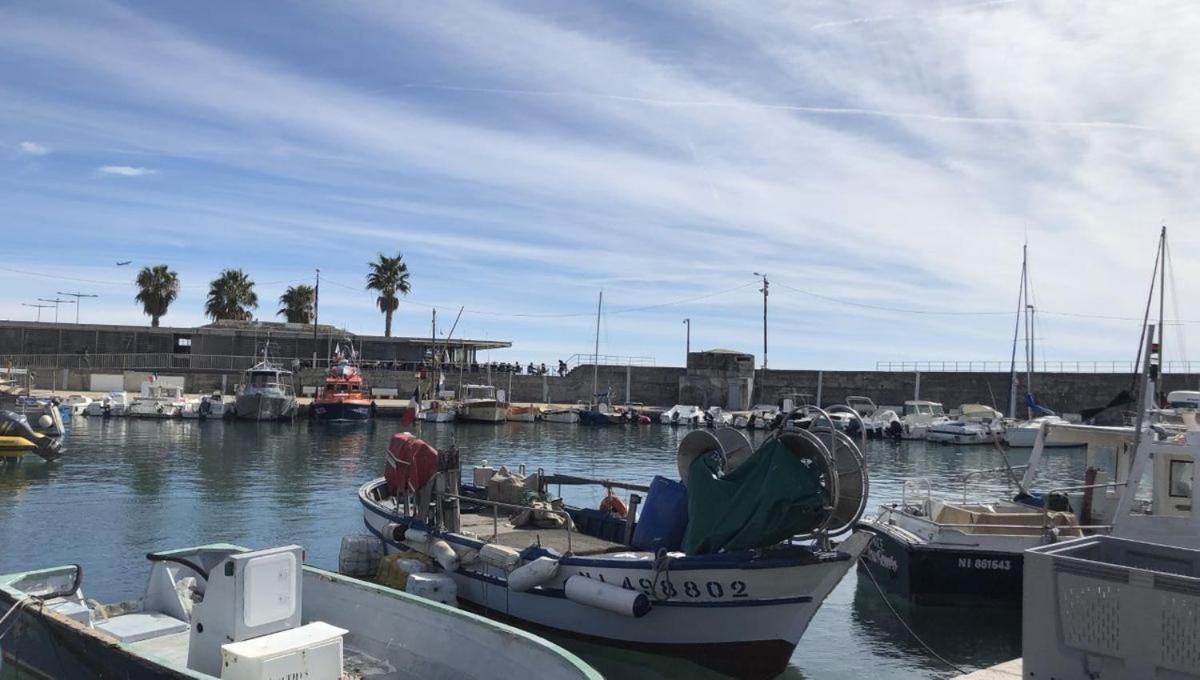 Grand Studio Tres Agreable Avec Bar, Cuisine Et Terrasse Cagnes-sur-Mer Bagian luar foto