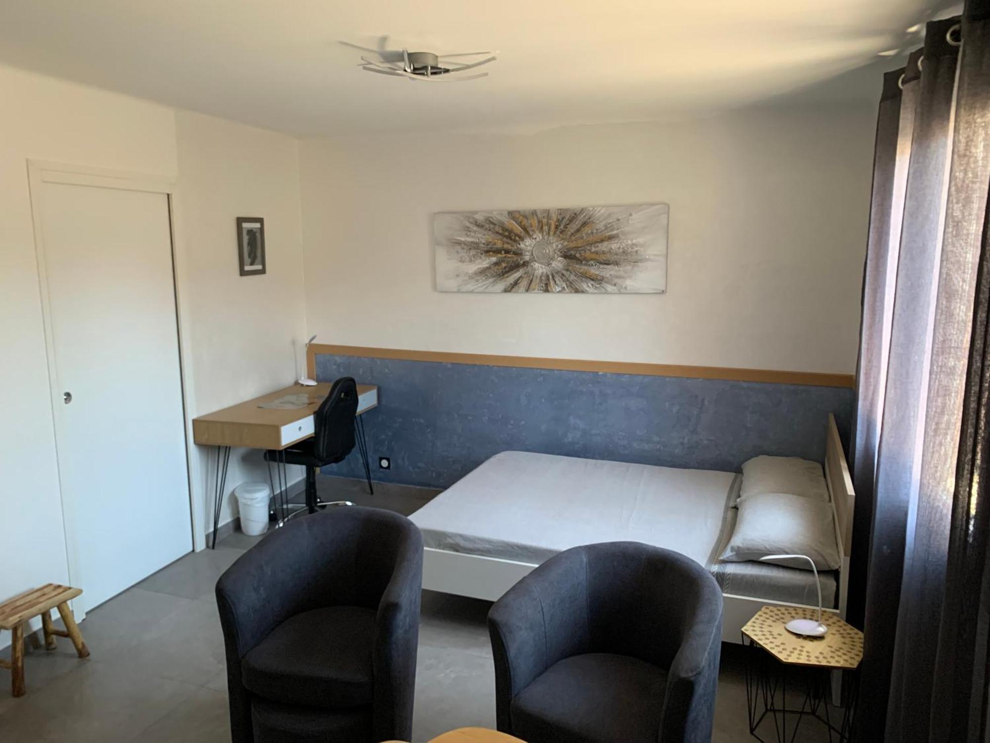 Grand Studio Tres Agreable Avec Bar, Cuisine Et Terrasse Cagnes-sur-Mer Bagian luar foto